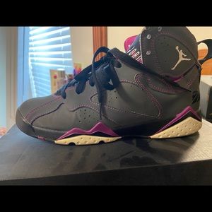 AIR JORDANS SIZE 7Y